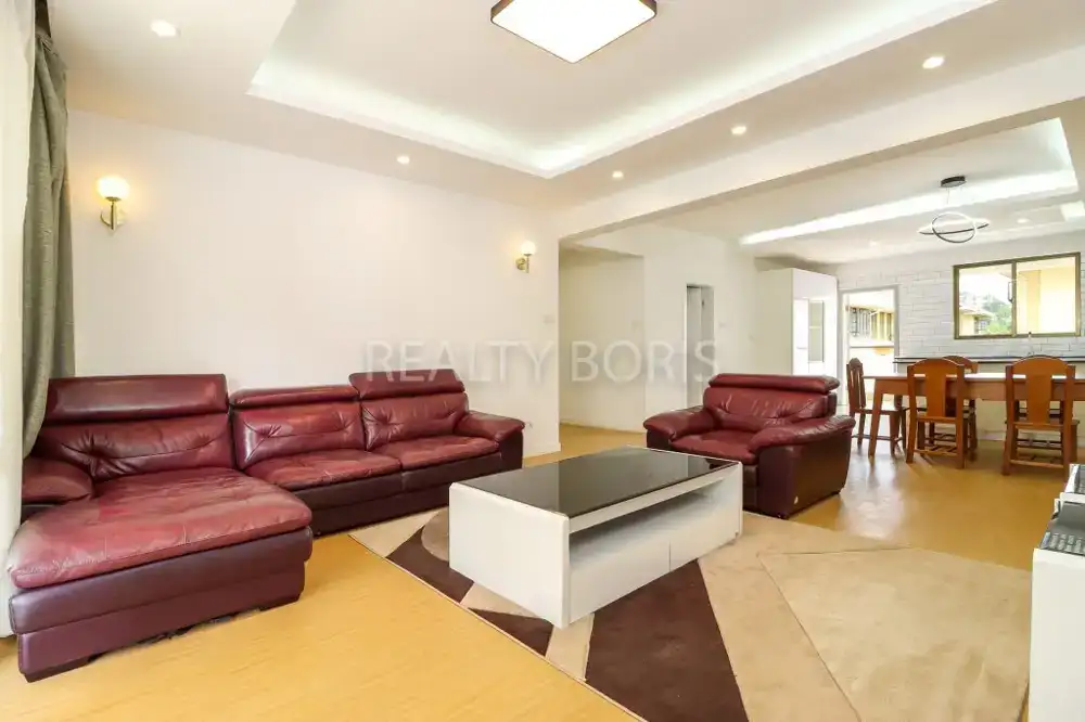 LUXURY 4 BEDOORM FOR SALE IN LAVINGTON — Lavington