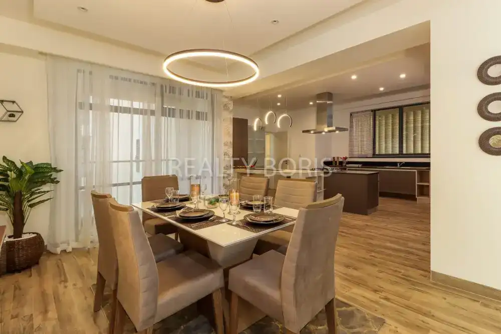 CONTEMPORARY 4 BEDROOM IN RIVERSIDE — Riverside