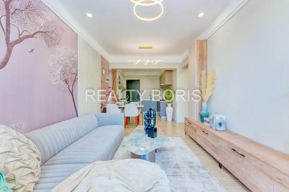 LUXURIOUS 1 BEDROOM PLUS IN LAVINGTON — Lavington