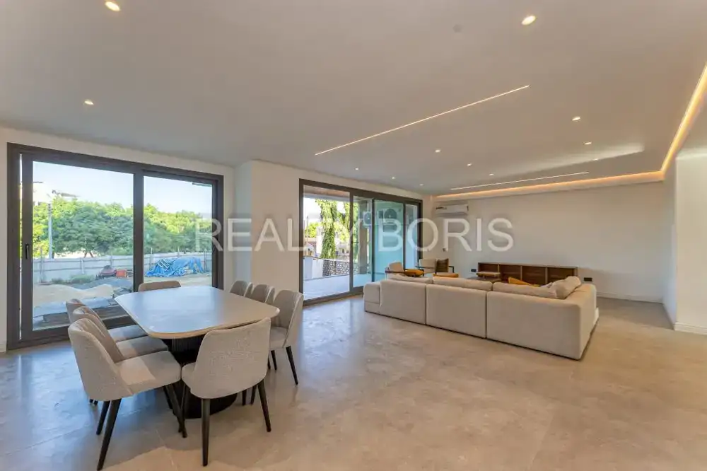 LUXURIOUS 3 BEDROOM APARTMENT IN NYALI — Nyali