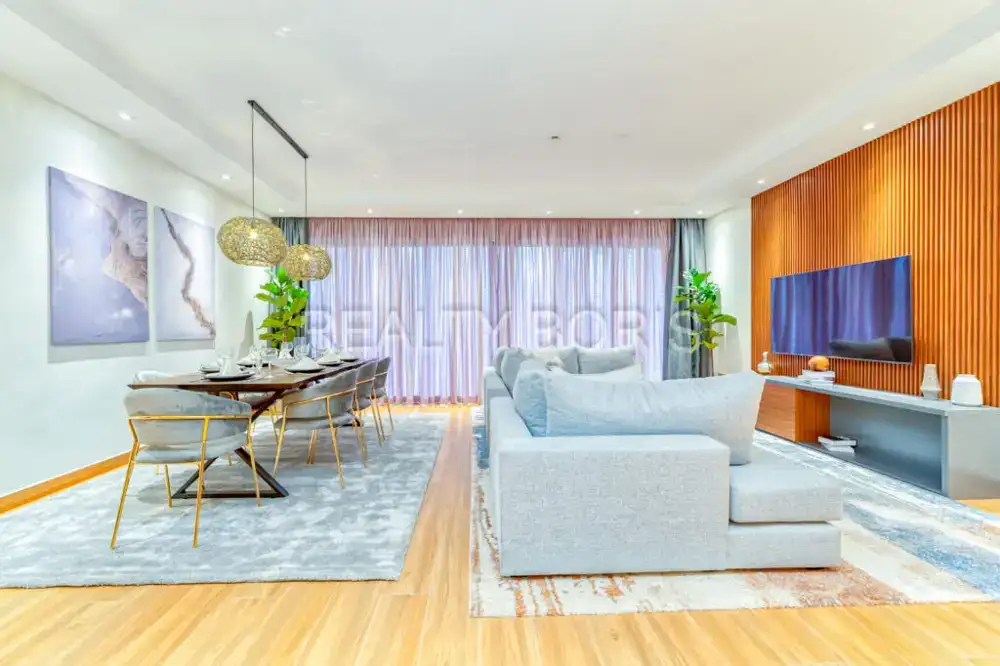 LUXURIOUS 3 BEDROOM IN RIVERSIDE — Riverside