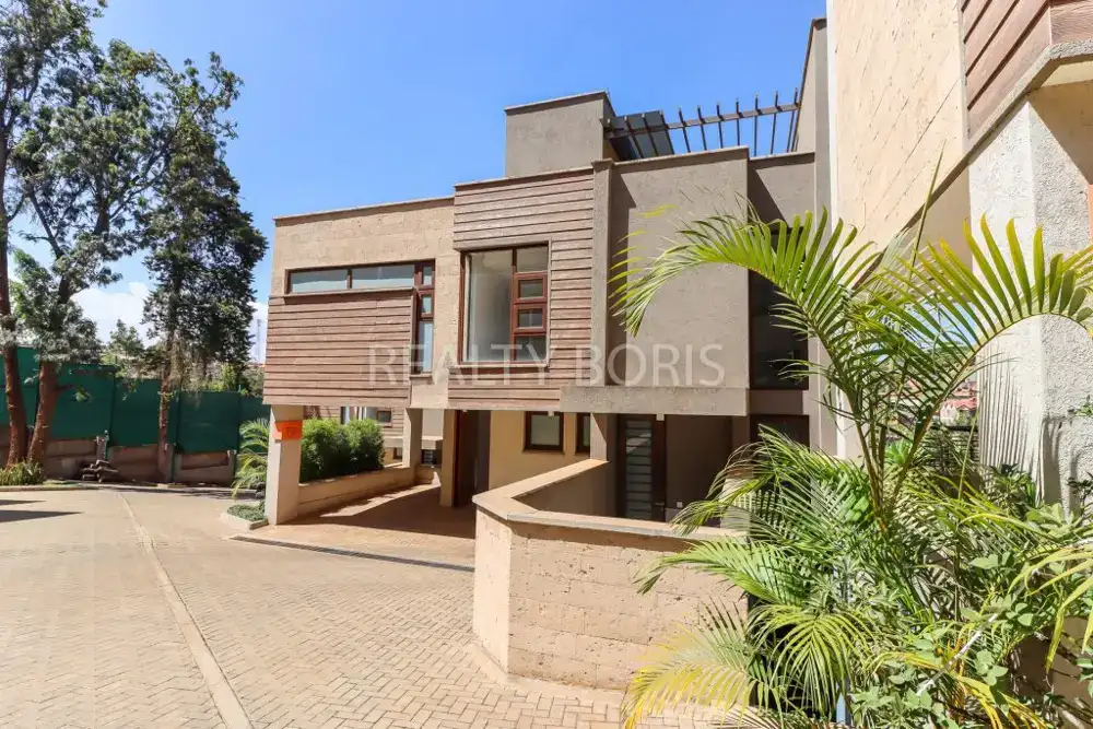 LUXURIOUS 4 BEDRM IN LAVINGTON — Lavington