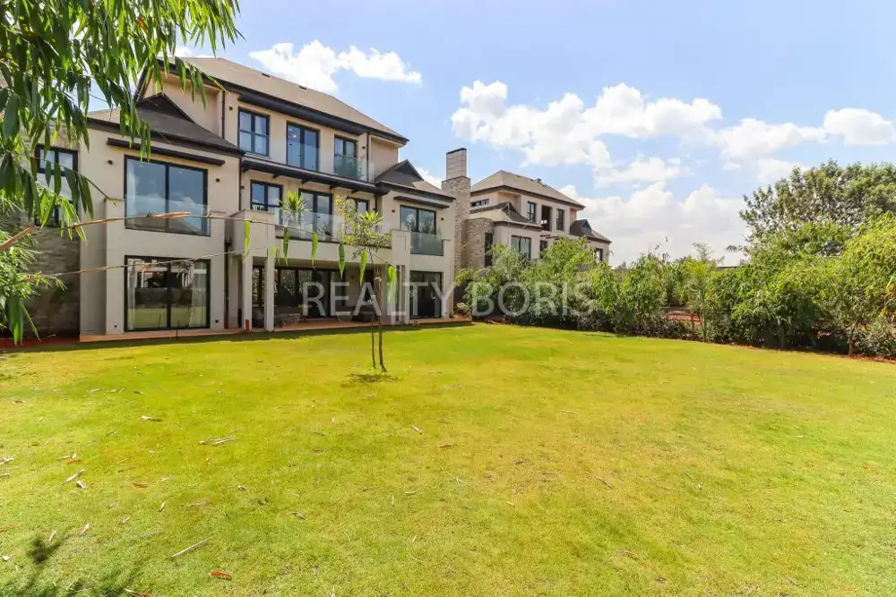 LUXURIOUS 5 BEDROOM IN RUNDA