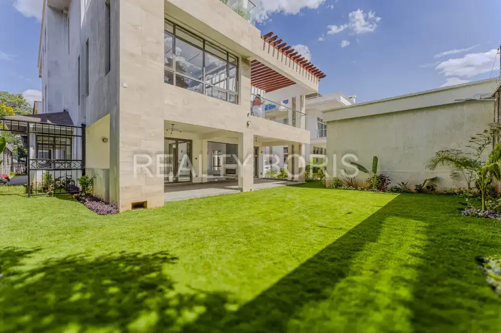 LUXURIOUS 6 BEDROOM SMART VILLA IN LAVINGTON — Lavington
